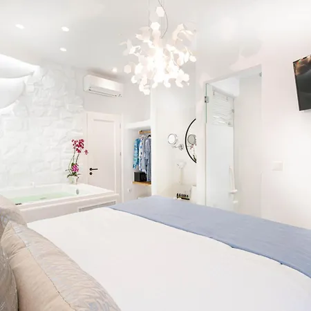 Kyma & Helios Deluxe With Hot Tub At Amazeu Naxos شقة Naxos City