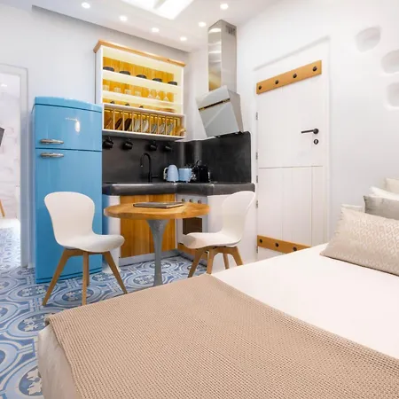 Апартаменты Kyma & Helios Deluxe With Hot Tub At Amazeu Naxos *