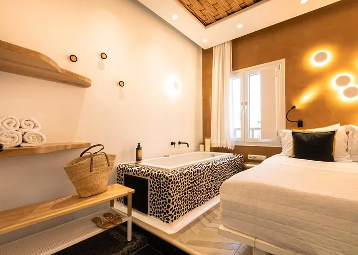 Kyma & Helios Deluxe With Hot Tub At Amazeu Naxos Apartament